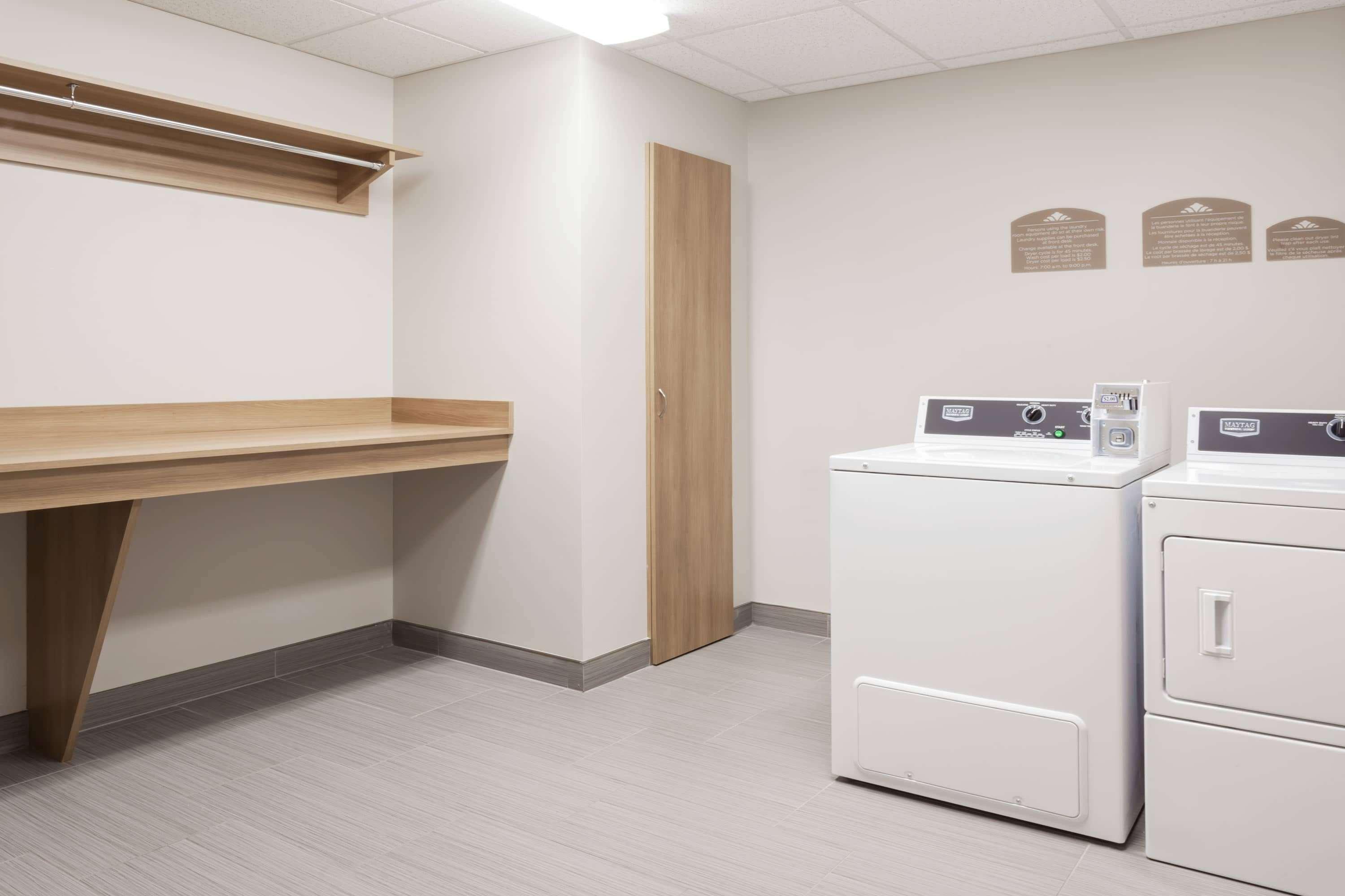Microtel Casselman Luaran gambar