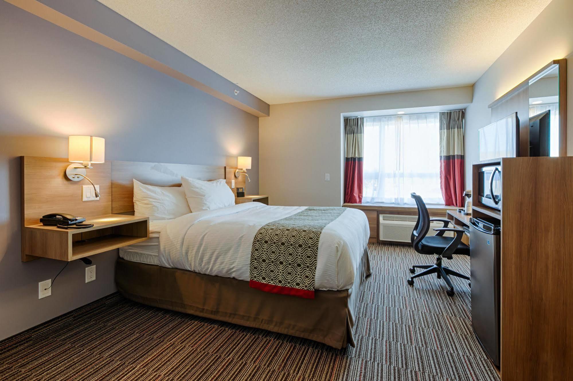 Microtel Casselman Luaran gambar