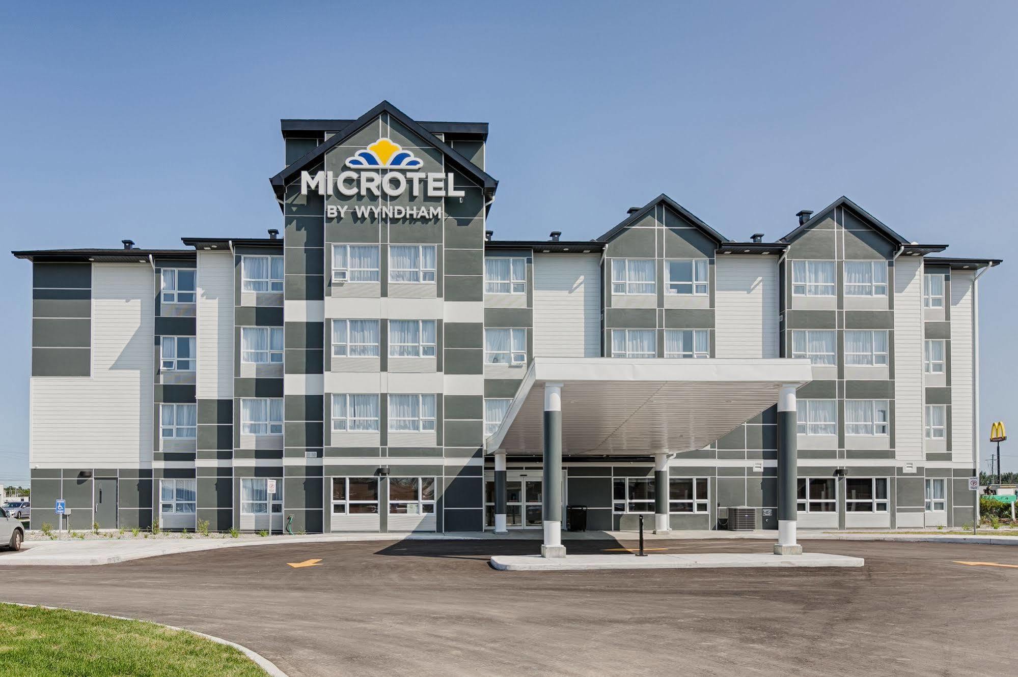 Microtel Casselman Luaran gambar